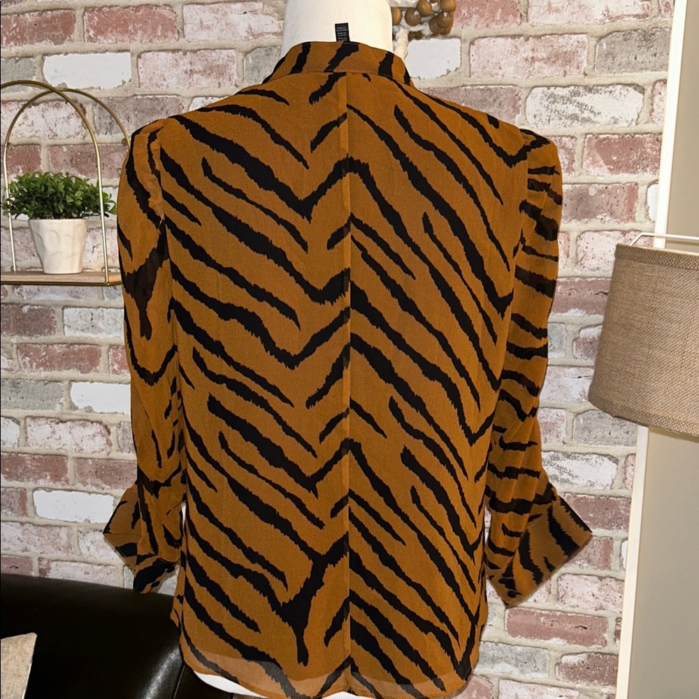 White House black market S Tiger Stripe Women's Top - Picture 11 of 13